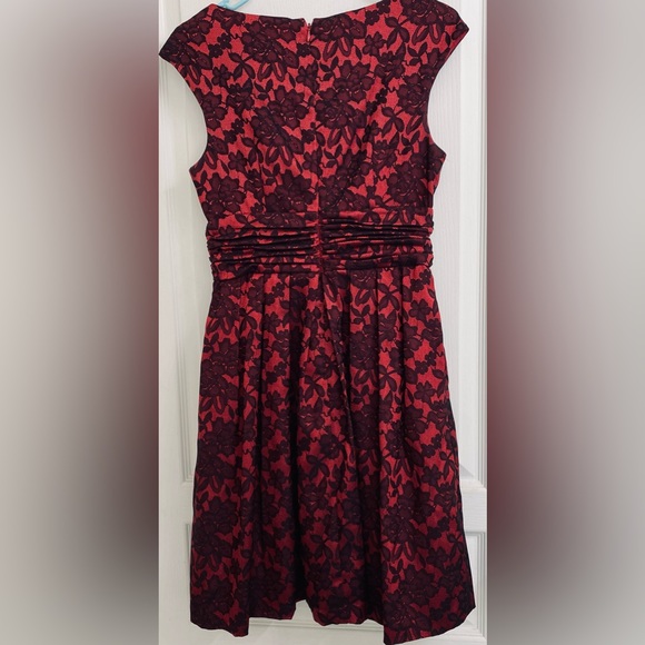 Boston Proper Sleeveless Floral and Tulle Printed Plunging V Cocktail Dress. CL3 - Picture 5 of 6